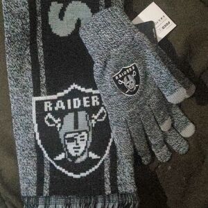 Raiders scarf and gloves